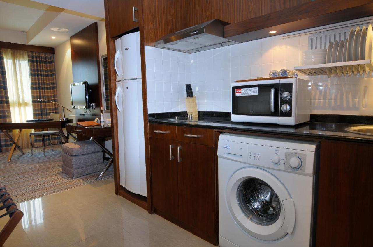 Phoenix Plaza Hotel Apartments Абу-Даби Экстерьер фото