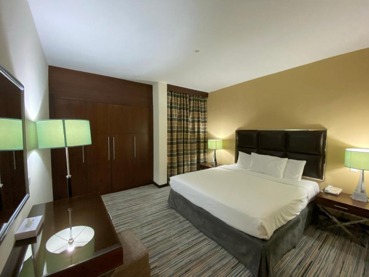 Phoenix Plaza Hotel Apartments Абу-Даби Экстерьер фото