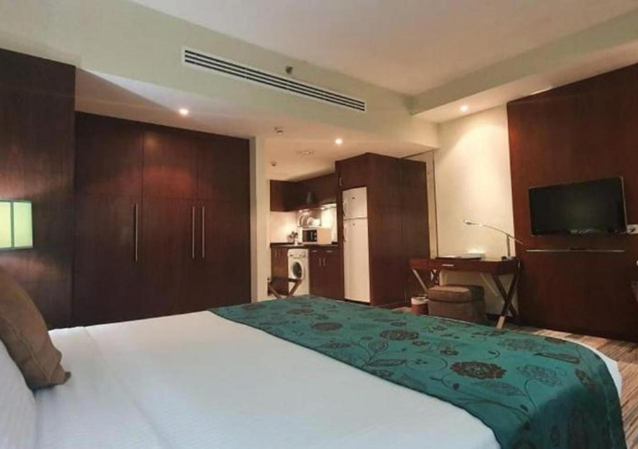 Phoenix Plaza Hotel Apartments Абу-Даби Экстерьер фото