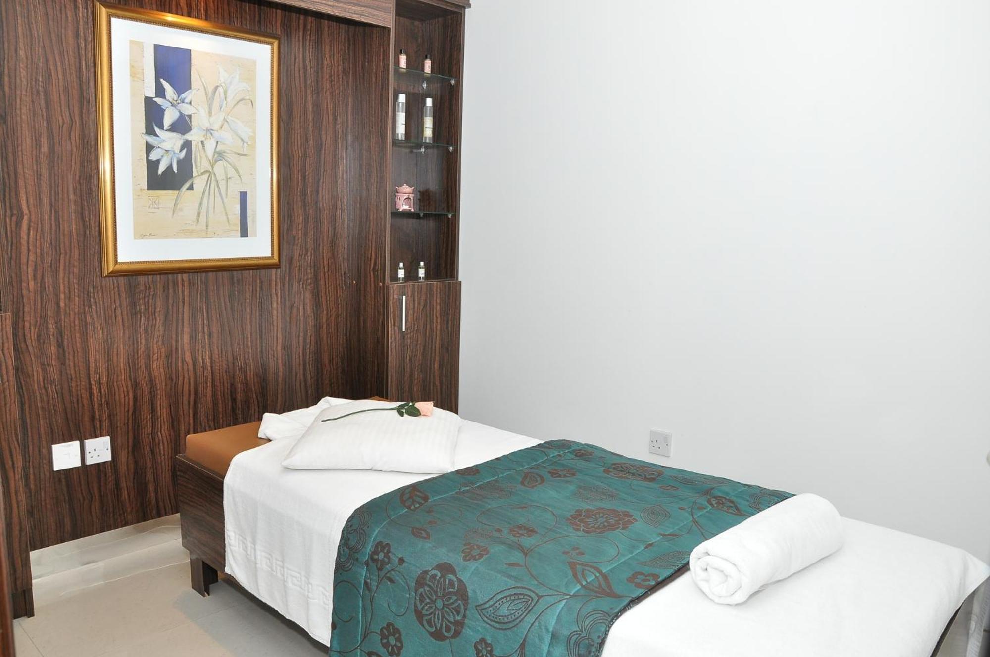 Phoenix Plaza Hotel Apartments Абу-Даби Экстерьер фото