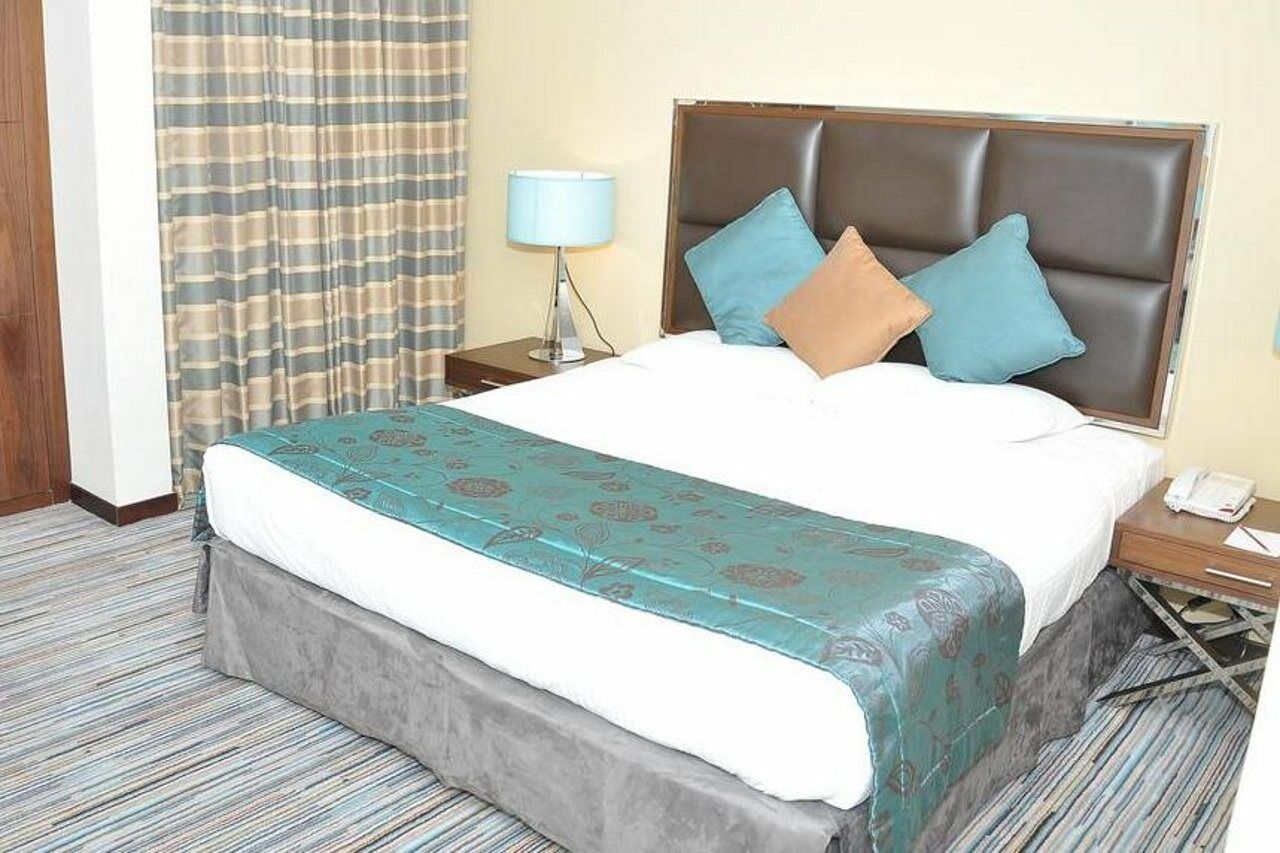 Phoenix Plaza Hotel Apartments Абу-Даби Экстерьер фото